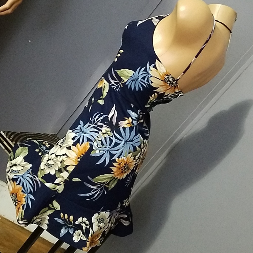 Stunning Sexy & Cute Floral Dress - Picture 5 of 8